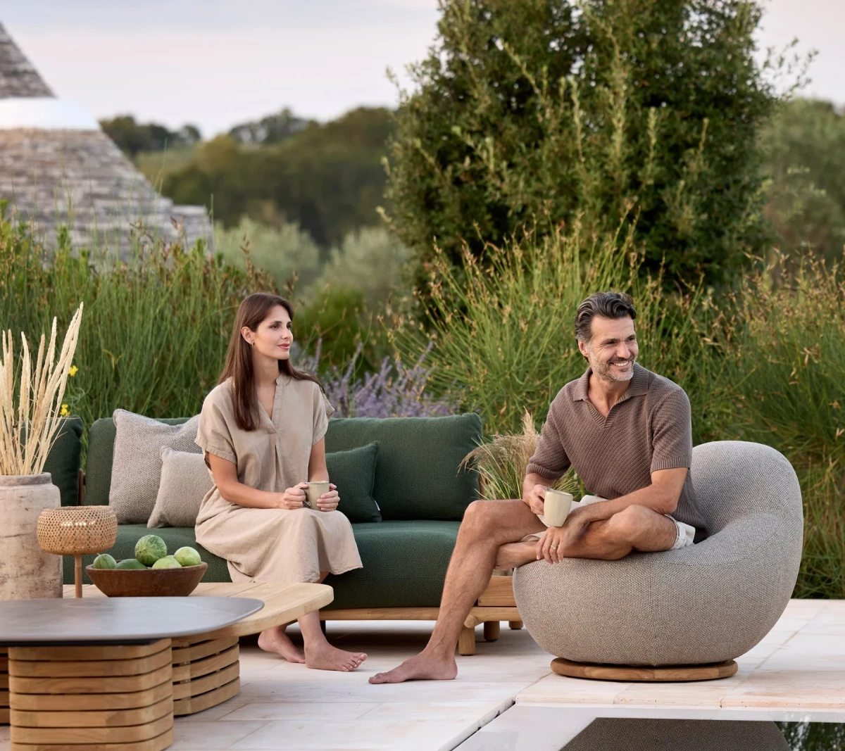 Gem lounge chair w/teak swivel