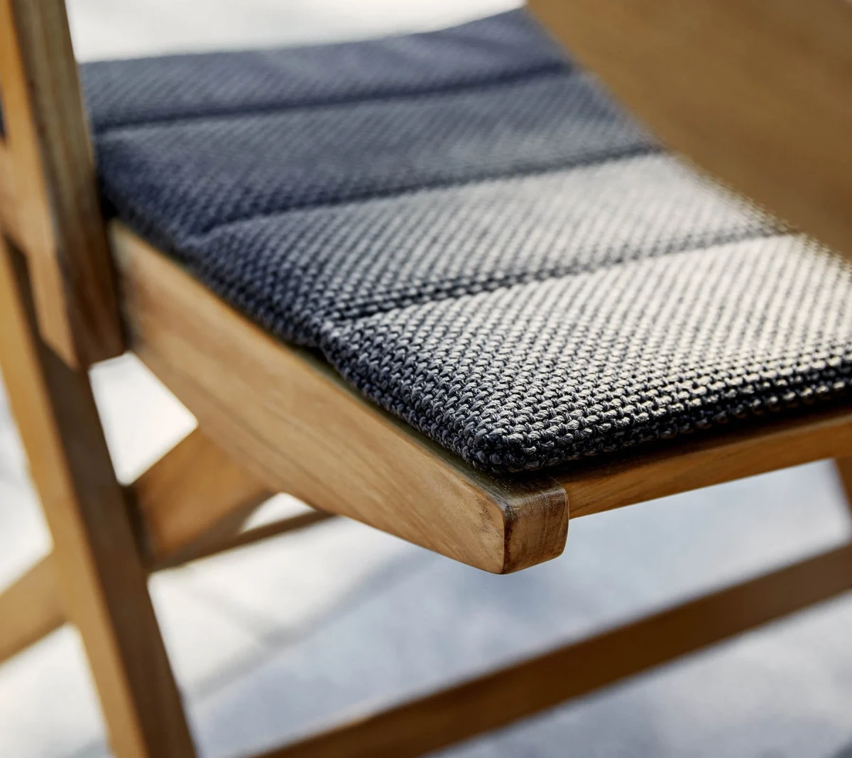 Flip folding chair seat/back spilvens