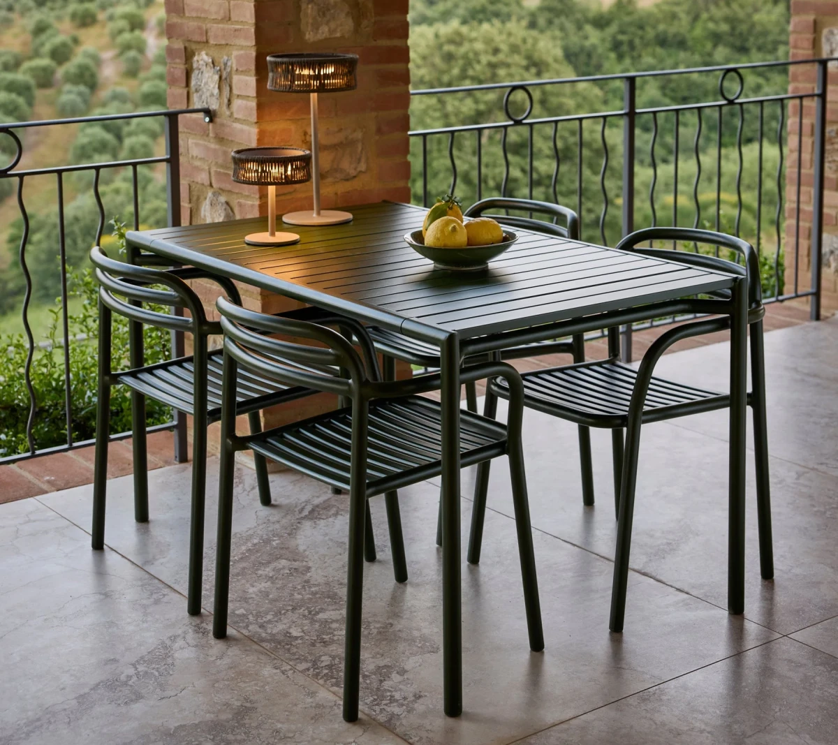 Bliss dining table rect. incl. 4 armchairs