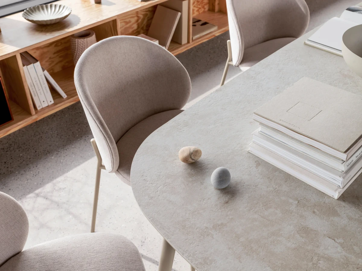 Kingston dining table