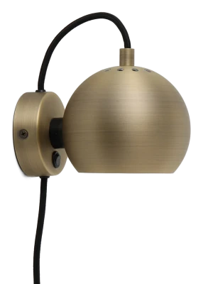 Ball sienas lampa