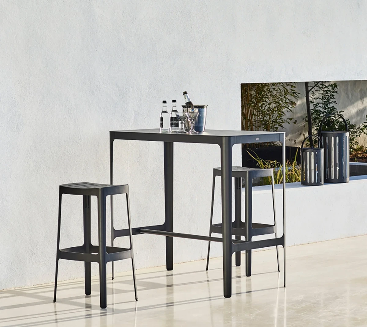 Cut bar chair