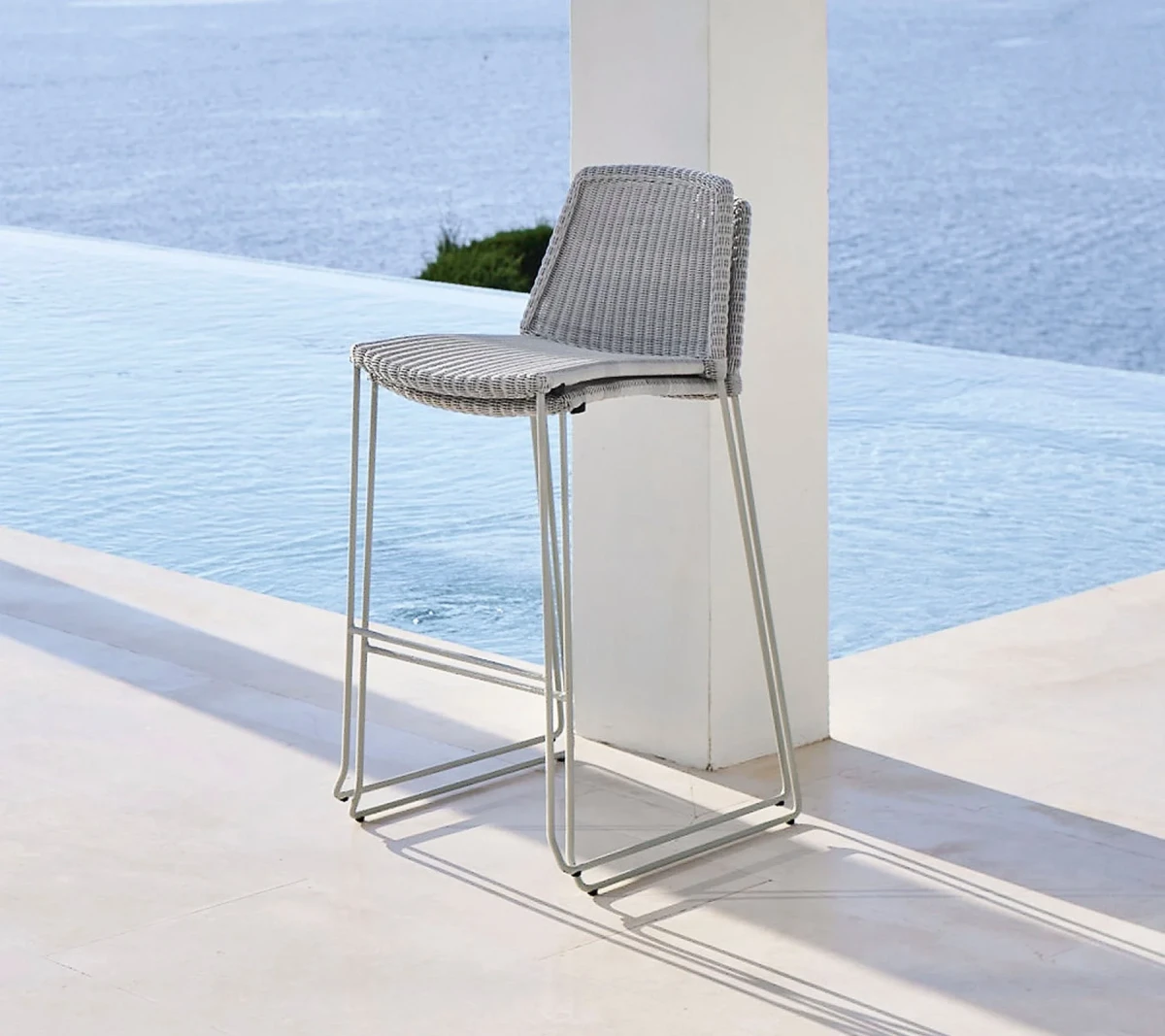Breeze bar chair