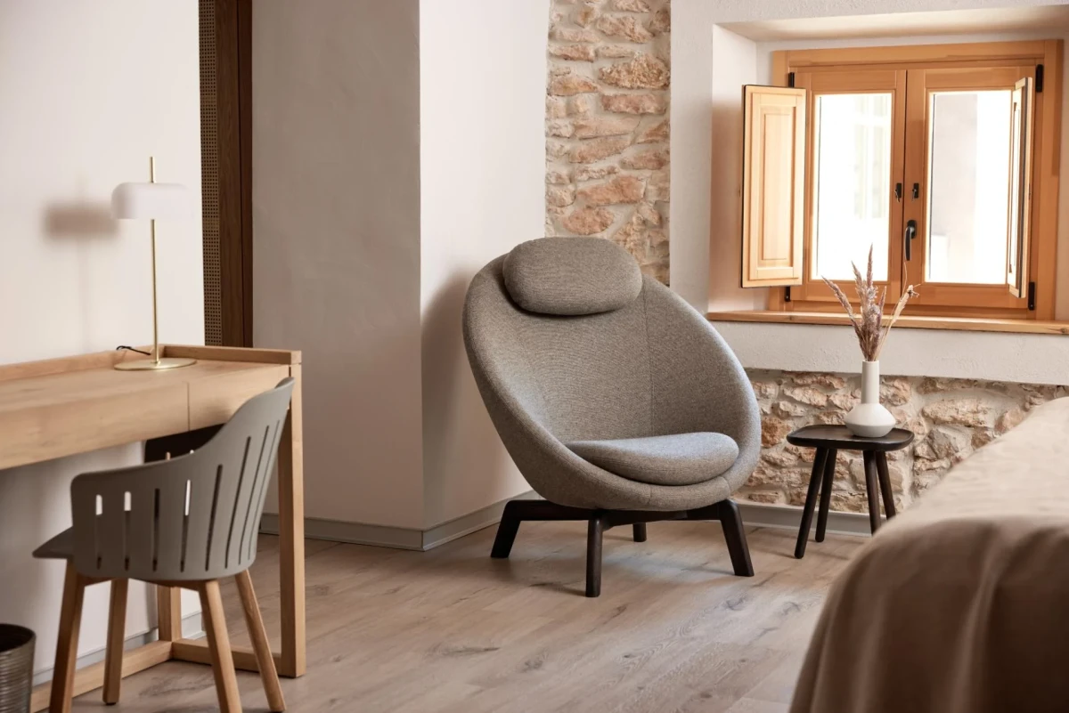 Pace lounge chair