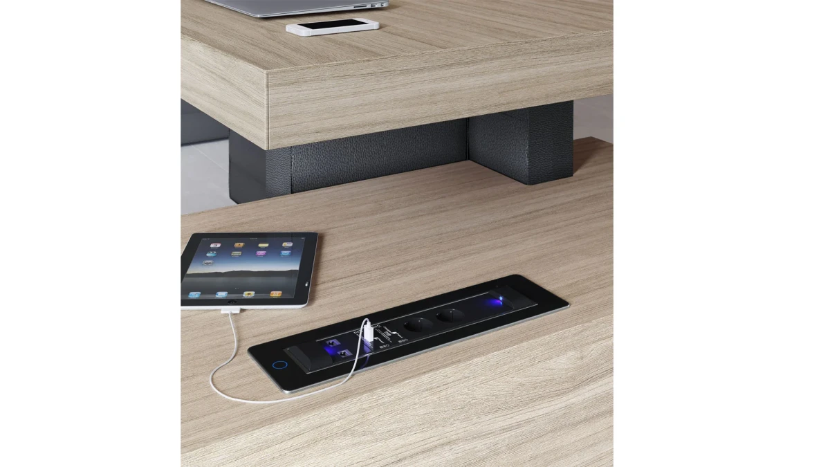 JERA executive desk
