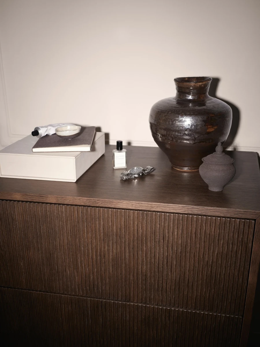 Element dresser with 4 drawers