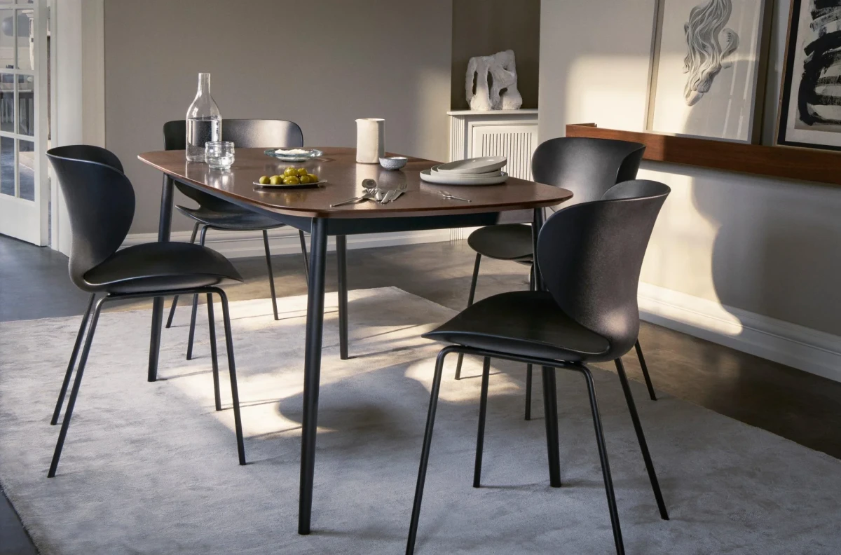 Kingston dining table