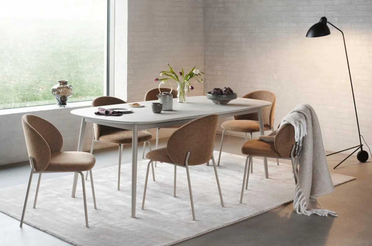 Kingston dining table
