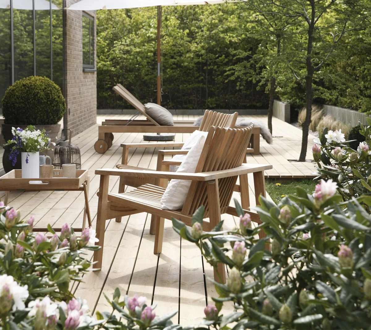 Amaze lounge chair, stackable