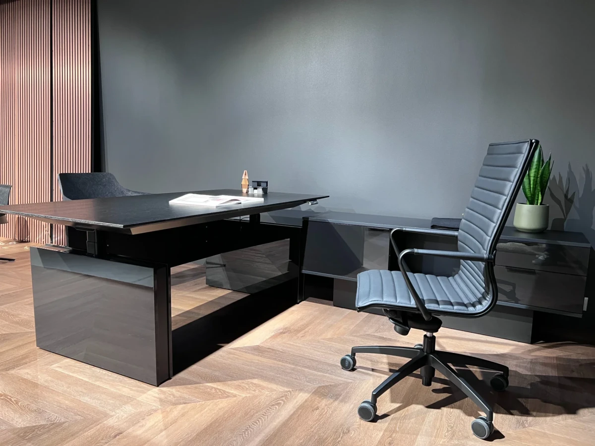 ALTIUS LUX executive desk