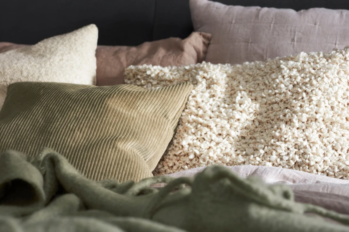 Bouclé single cushion