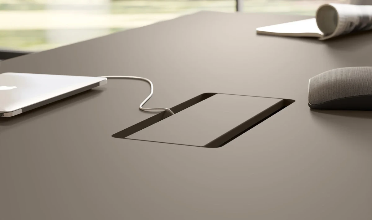 JERA executive desk