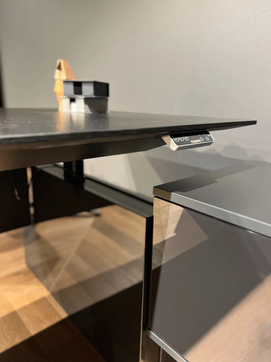 ALTIUS LUX executive desk