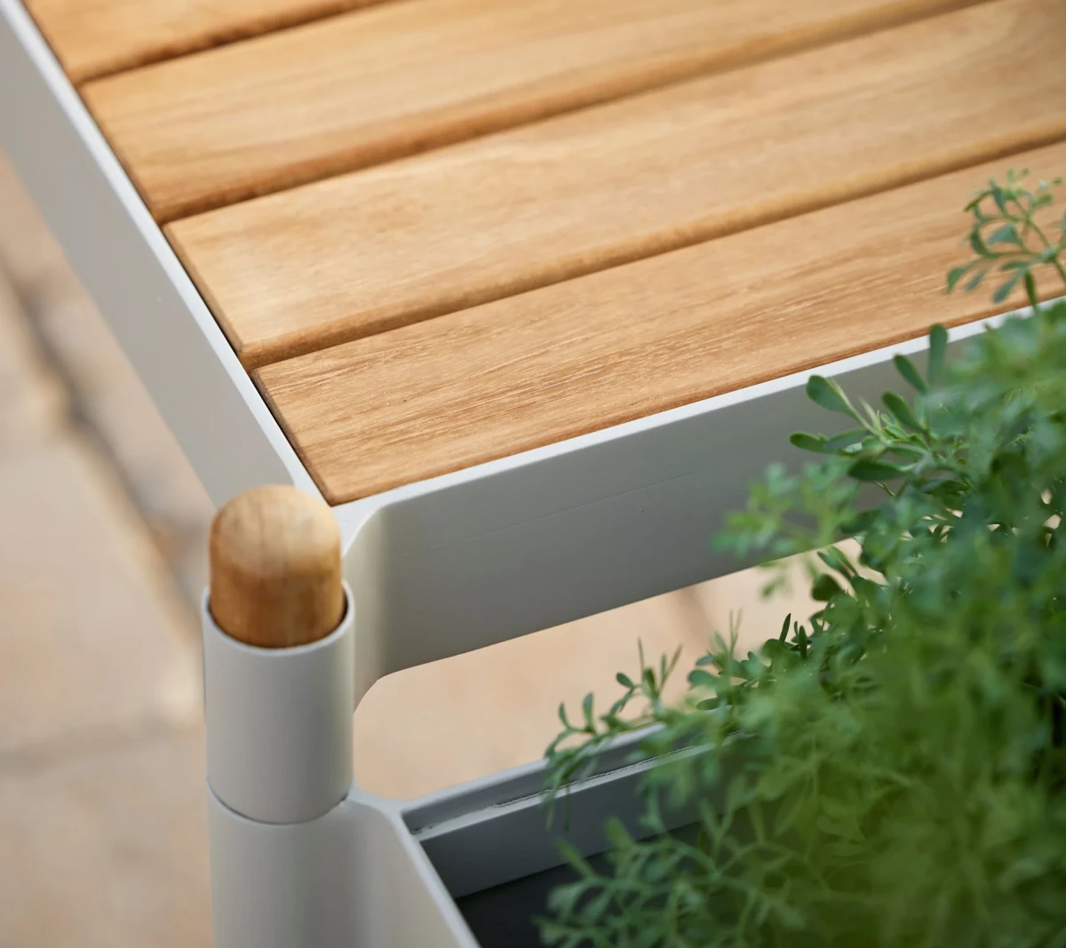 Sticks planter bench