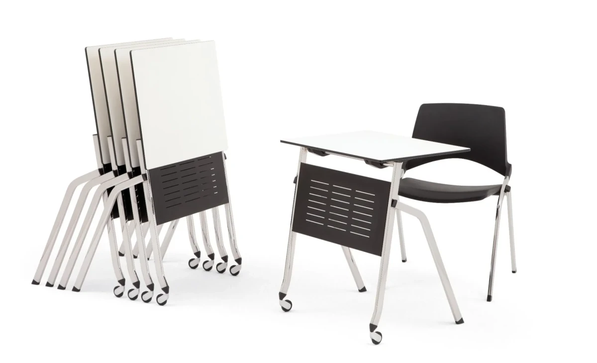 LaKendo with table