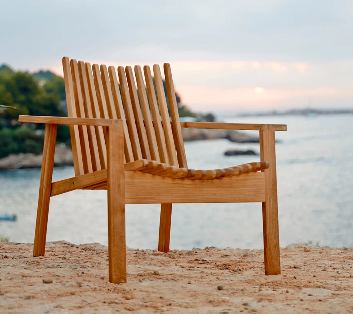 Amaze lounge chair, stackable