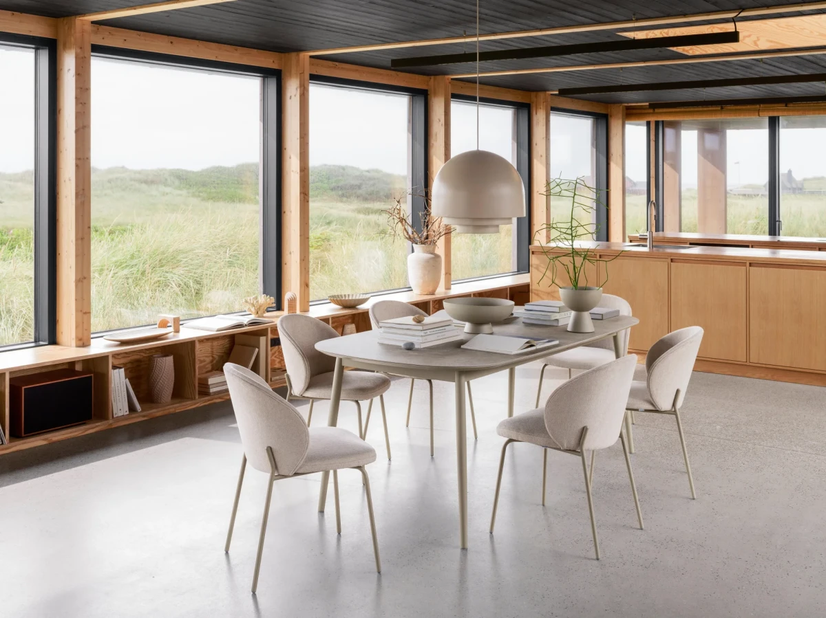Kingston dining table