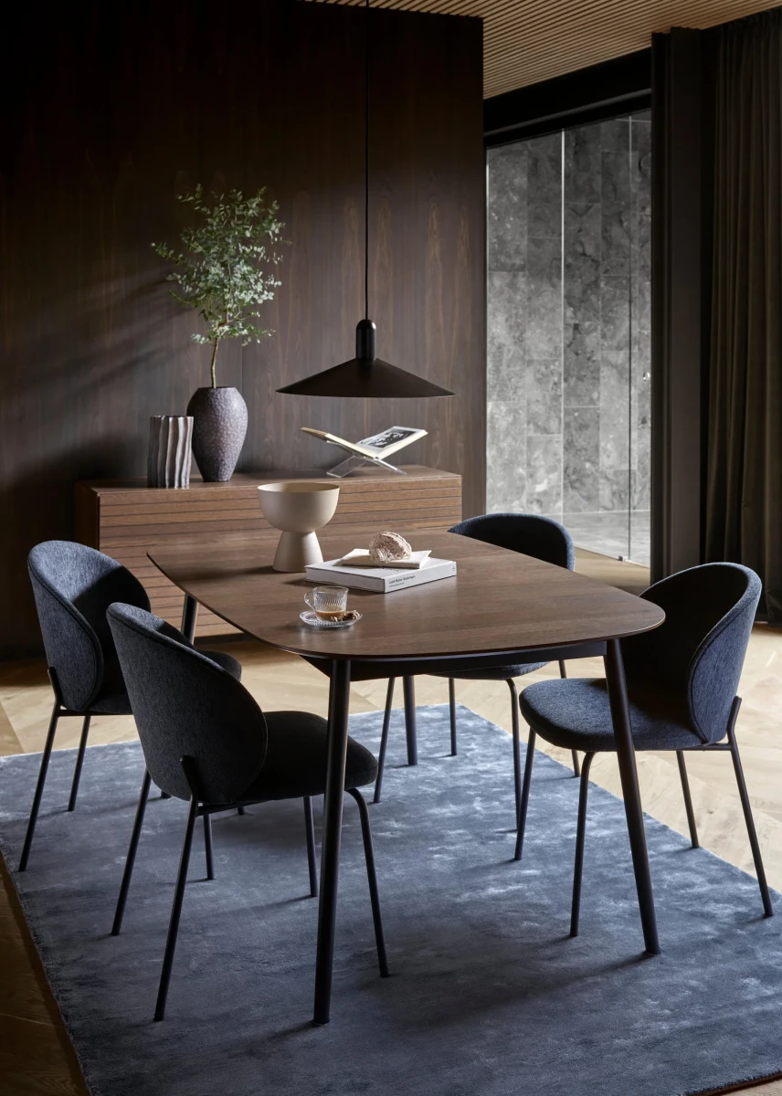 Kingston dining table