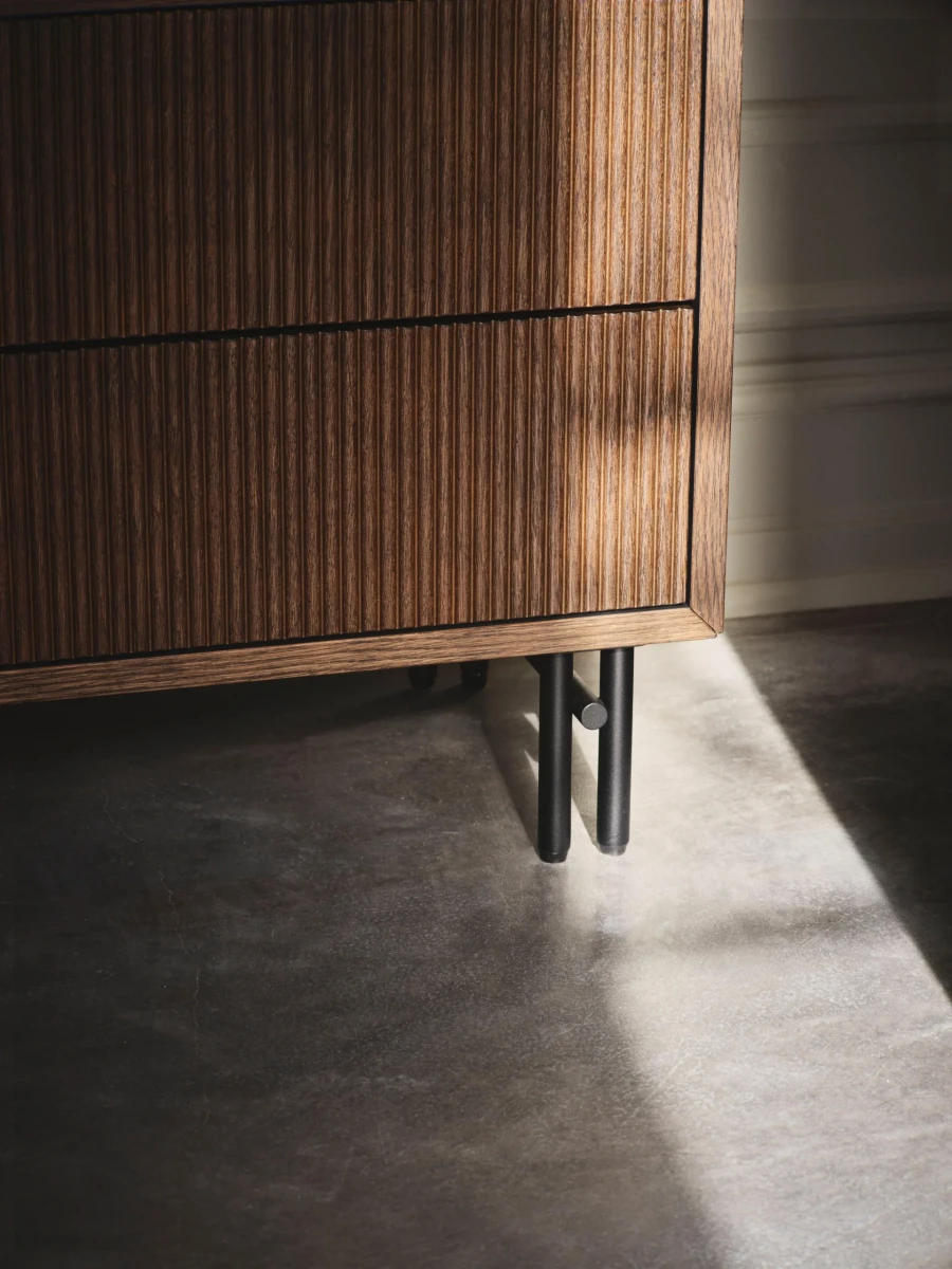 Element dresser with 4 drawers