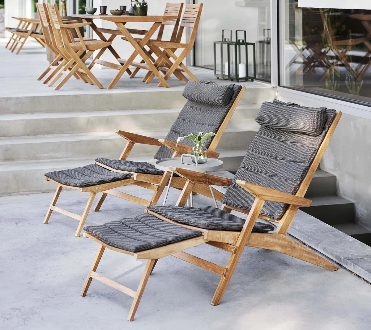Flip deck chair