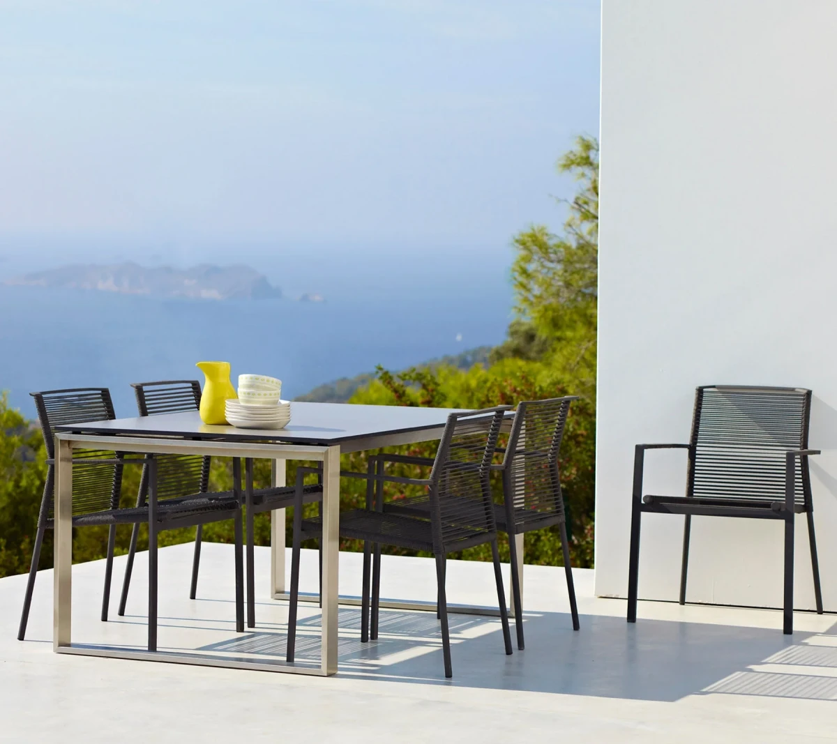 Edge armchair, stackable