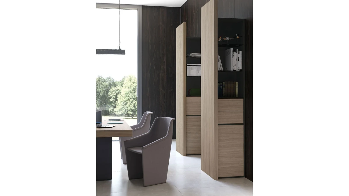 JERA executive desk