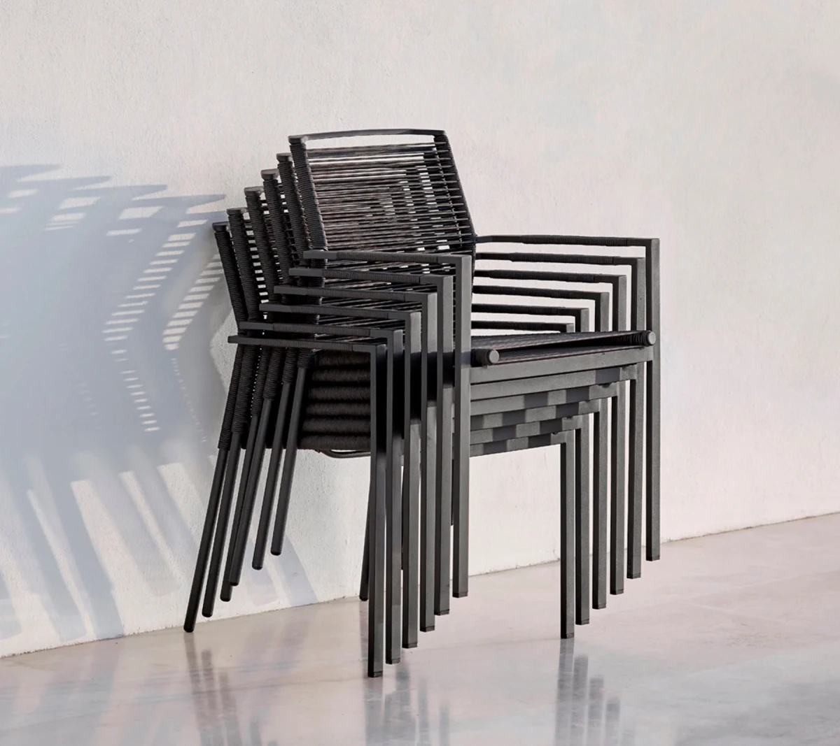 Edge armchair, stackable