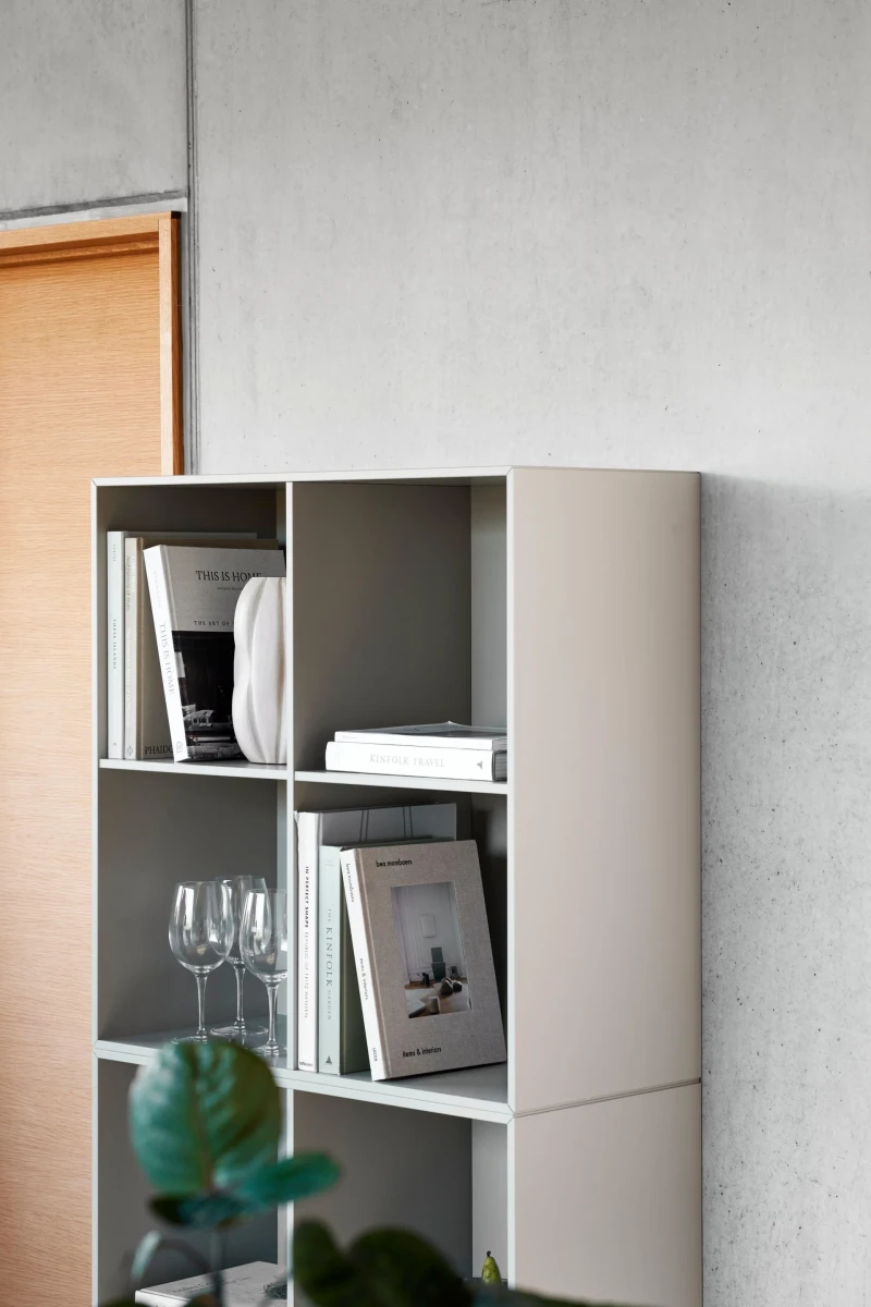 Como bookcase