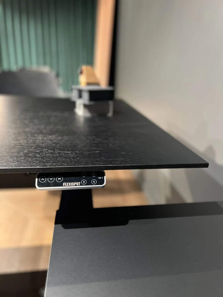 ALTIUS LUX executive desk
