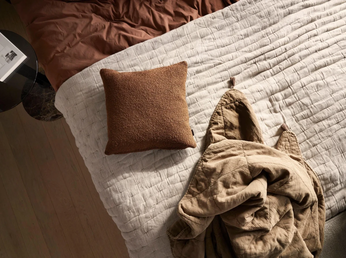 Bouclé single cushion